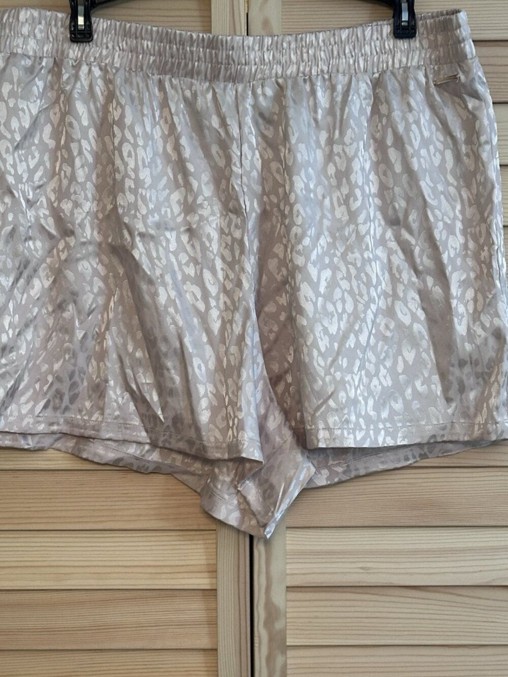 BCBGMaxAzria Pink‎ Satin Leopard Print Sleep Shorts Pajama Relax Pull On Size XL